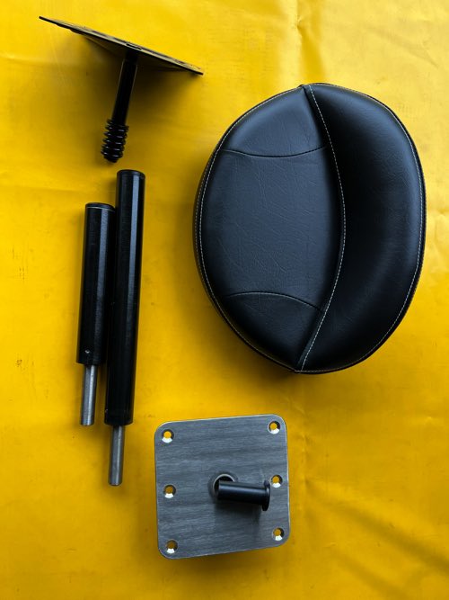 数量限定!超お買い得!各種ボートのフロント用に!プロシートBLACK &台座の5点セットです。シート座席は1個付き/GREYプロシート付き 選べる・PROシート/ポール2本/台座/固定ベース5点セット