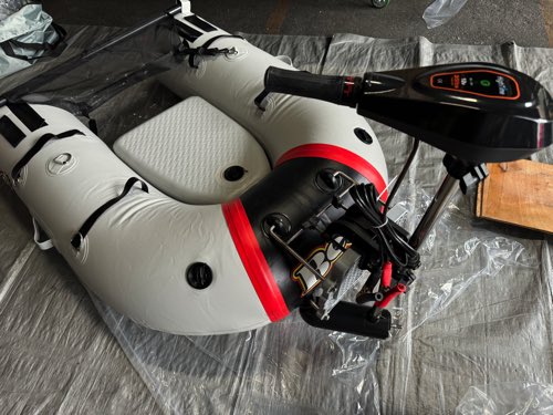 エレキ搭載フローター！BEE PF135E・人気の130Uシリーズのエレキ搭載