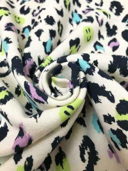 パン柄の裏毛ニット ハード圧縮裏毛ニットフンワカ起毛加工抜染ビスケットドット柄