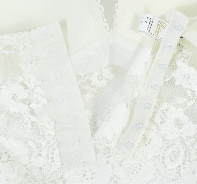 イタリア インポート ブランド ランジェリー LEILIEVE Lulu ブライダルランジェリー サテンとレースのビスチェ・ブラジリアンタンガセット 白