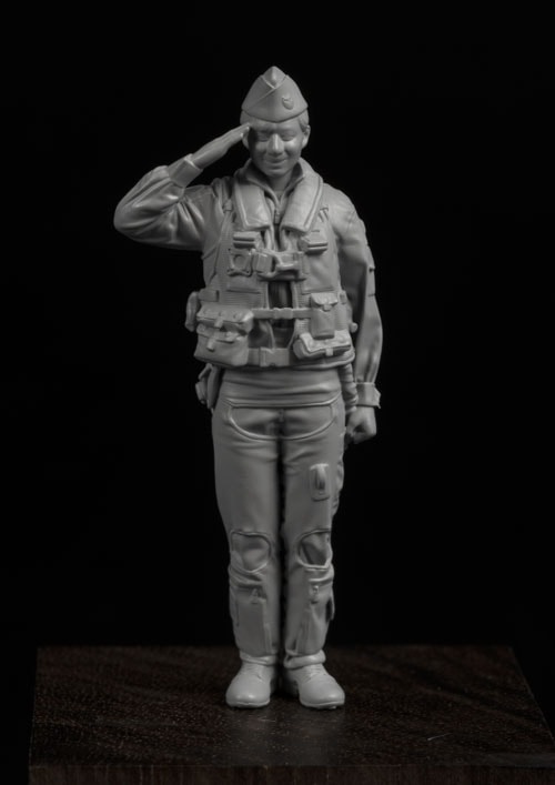 3Dプリント 1/48 空自パイロット/女性・敬礼 - MODELKASTEN