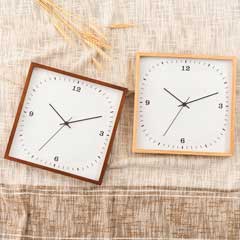スクエア木製ウォールクロック｜静音でモダンに暮らしに溶け込む時計