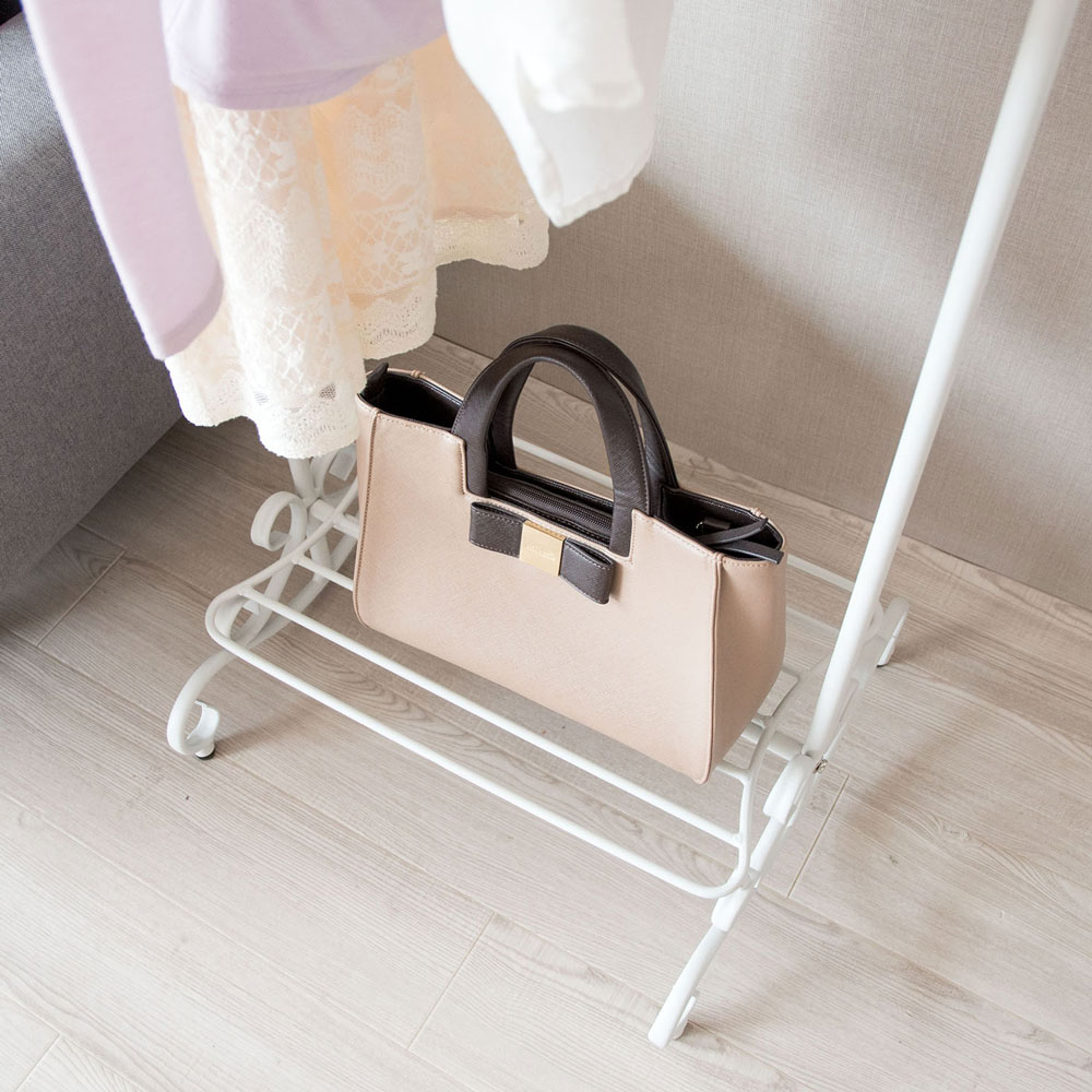 上品な曲線デザインのエレガントアイアンハンガーラック