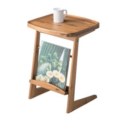 天然木を使用したシンプルなデザインのサイドテーブル