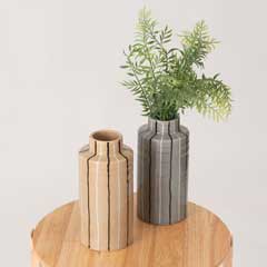 モダンなストライプデザインのフラワーベース｜洗練された佇まい
