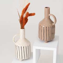 ハンドル付きデザインが魅力のフラワーベース｜シンプル＆モダン