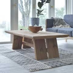 パイン古材ローテーブル｜ヘリンボーン天板が映えるナチュラルヴィンテージデザイン