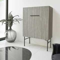 韓国インテリアに映えるモダンキャビネット｜洗練された紙すき模様とスチール脚｜幅80cm