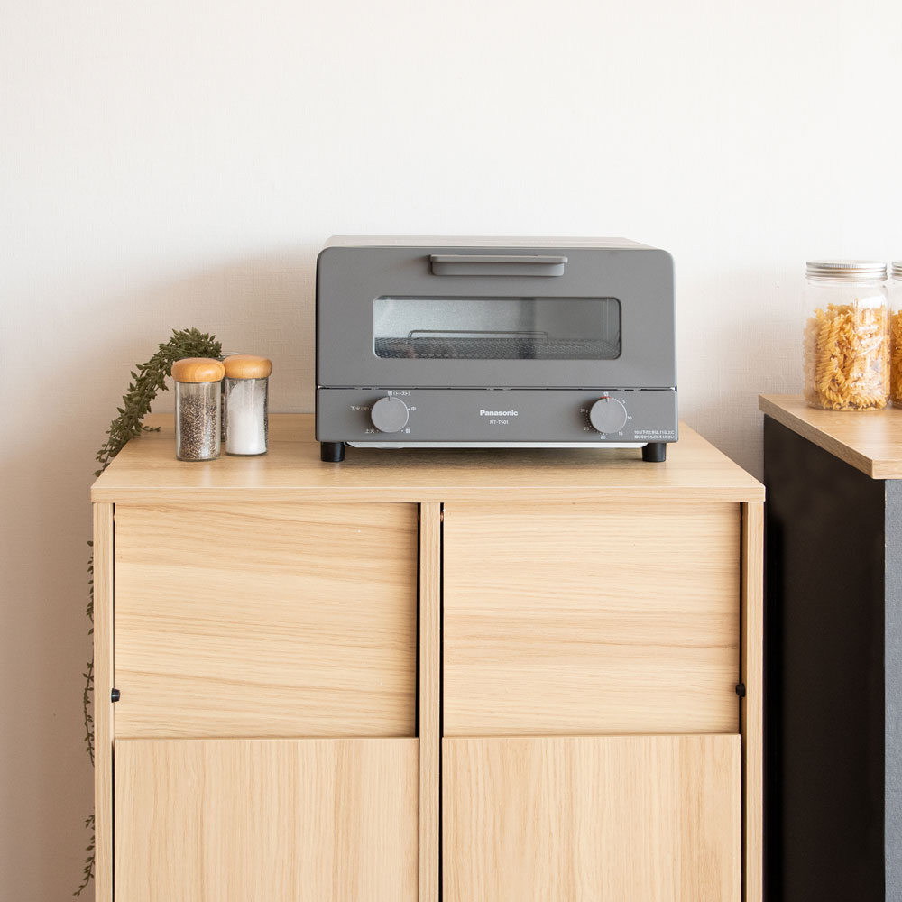 インテリアに溶け込むキャスター付きプッシュ扉の木製