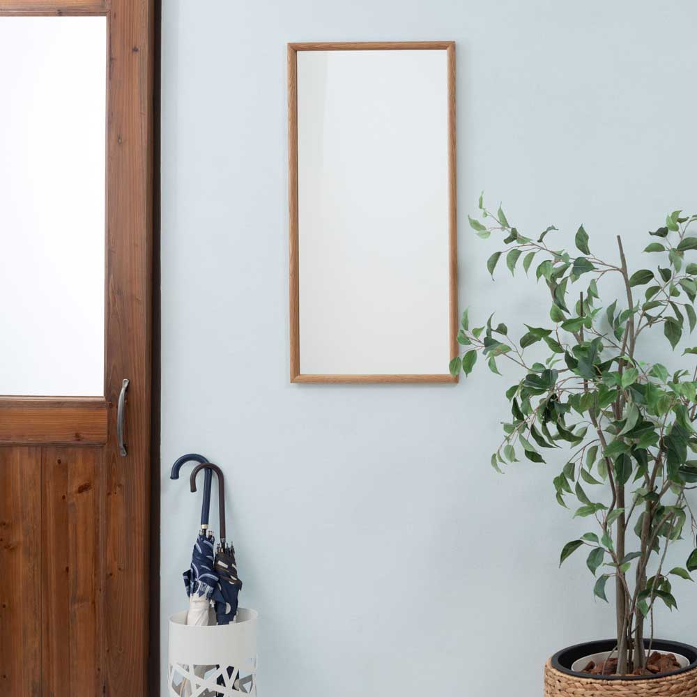 木製フレームの壁掛けミラー｜暮らしに馴染む上品デザイン