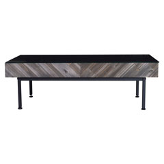 落ち着きのある色合いのリビングテーブル｜SI