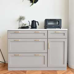 グレージュ×ゴールドのカウンター収納｜上品でモダンなキッチンボード｜幅120cm