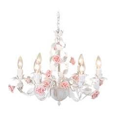 ロマンティックに彩る薔薇モチーフのエレガントシャンデリア