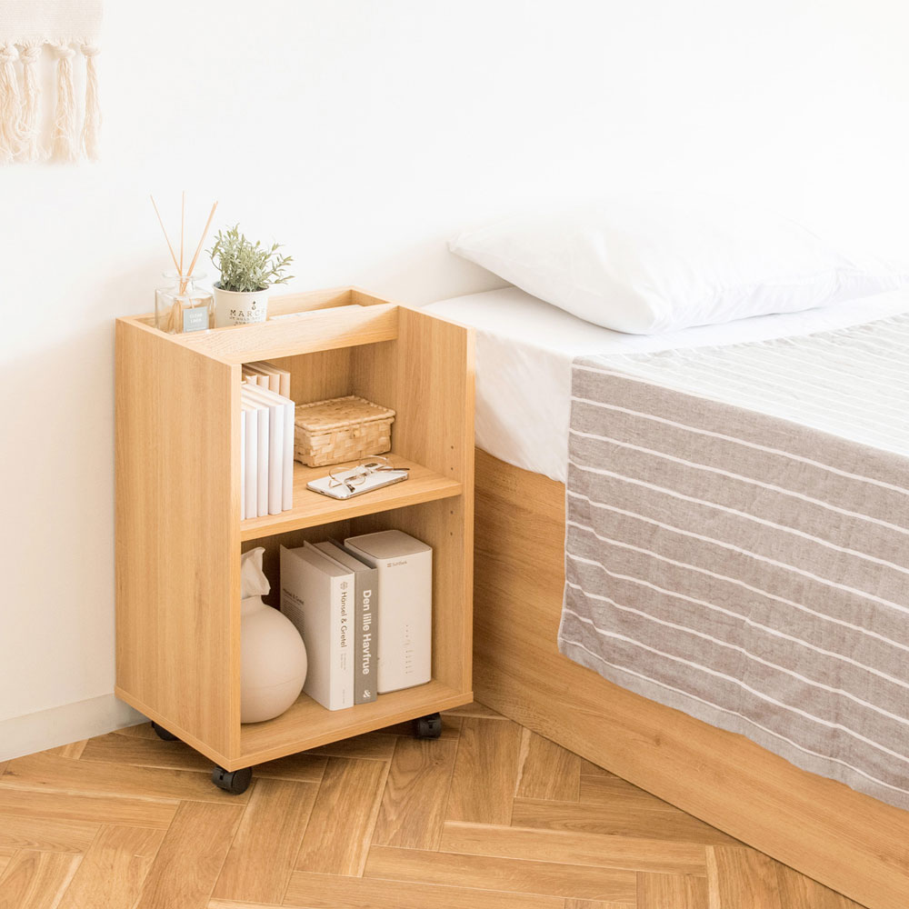 可動棚とキャスター付きで自由自在な収納が楽しめる木目調サイドラック