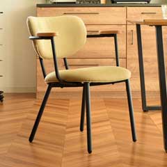 カフェヴィンテージなファブリックチェア｜くすみベージュとブラック脚の味わいデザイン｜肘あり