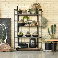 無骨な美しさを宿すインダストリアルワゴンラック｜スチール×ウッドの重厚デザイン｜幅83cm