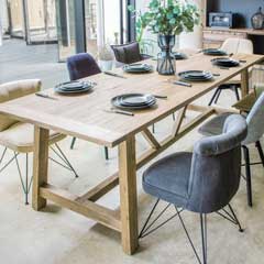 オーク無垢のダイニングテーブル｜自然の風合いを活かしたナチュラルモダンデザイン｜幅240cm