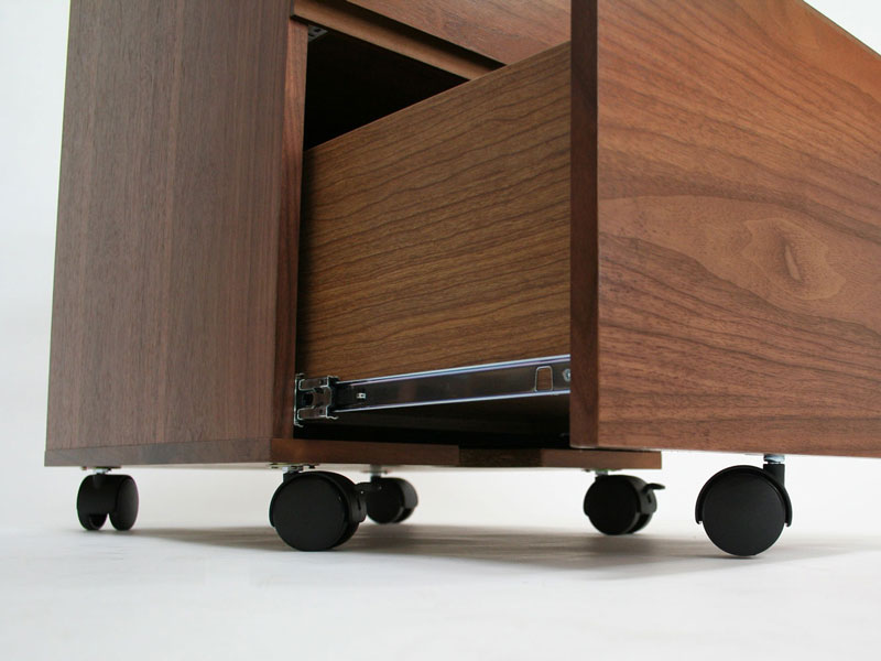 ウォルナットの落ち着いた色合いとあたたかみのあるデスクワゴン|幅40cm