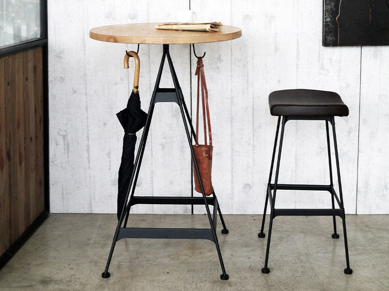 ダークカラーがシックで大人な雰囲気のハイチェア｜LA | インテリア