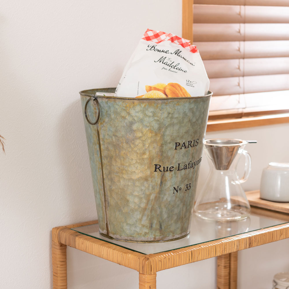 ヴィンテージ風スチールバケツ型プランターカバー|インダストリアルインテリアに最適
