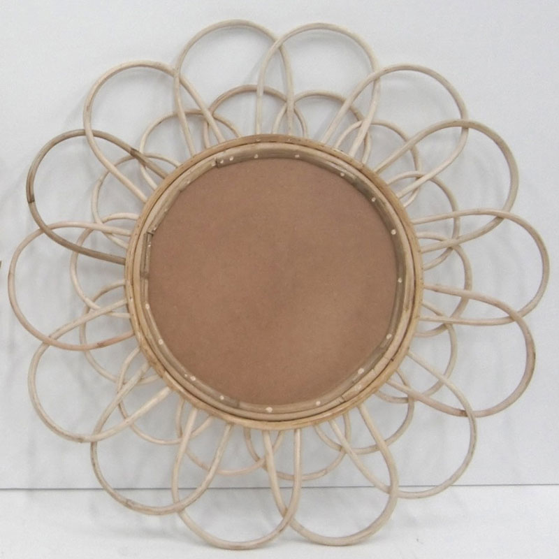 ラタンで編み込まれたウォールミラー｜アーバンナチュラル