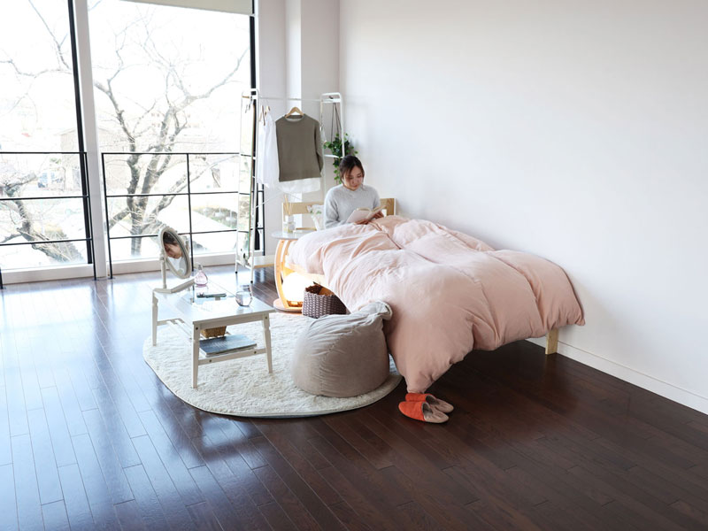 ホワイトカラーがエレガントな印象のセンターテーブル