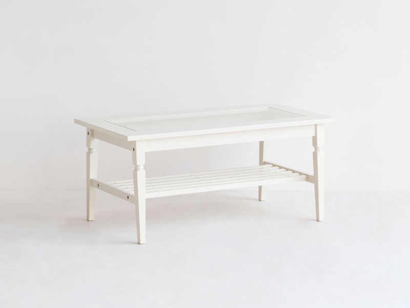 ホワイトカラーがエレガントな印象のセンターテーブル