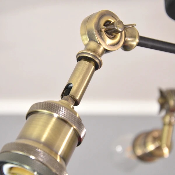 ヴィンテージデザインの3灯シーリングライト｜角度が自由に変えれます