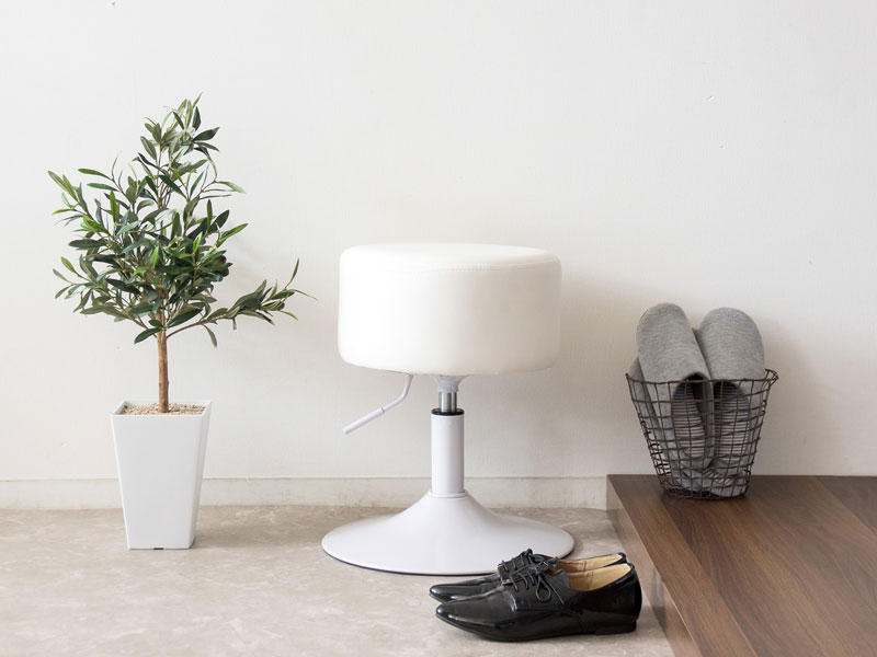 丸い座面のカフェスツール｜ミッドセンチュリーな雰囲気 | インテリア