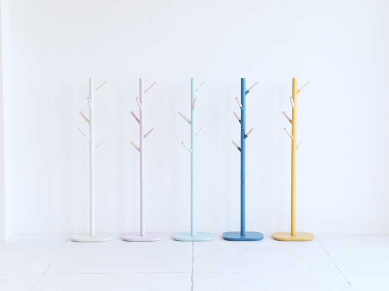 くすみトーンがかわいいキッズサイズのポールハンガー