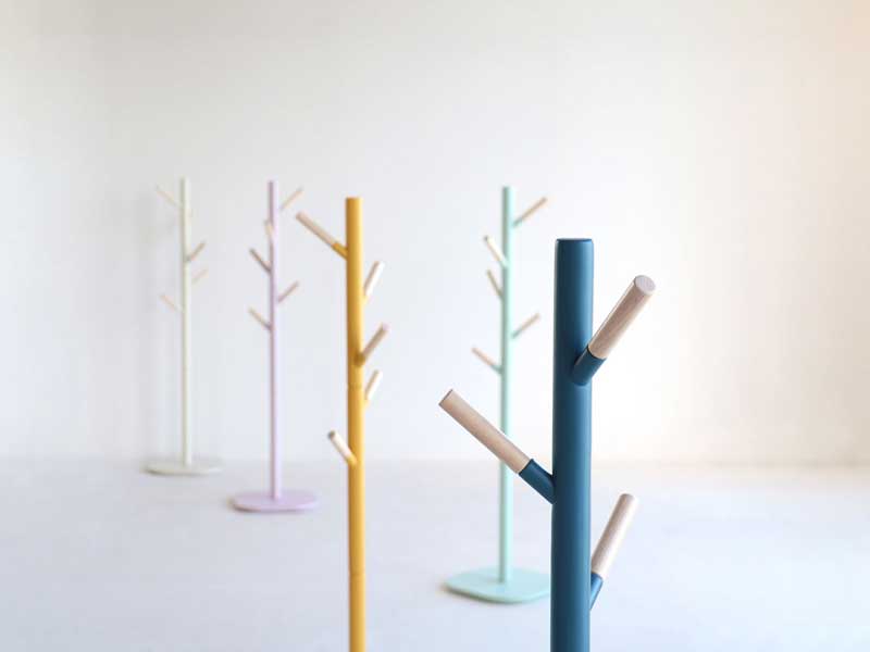 くすみトーンがかわいいキッズサイズのポールハンガー