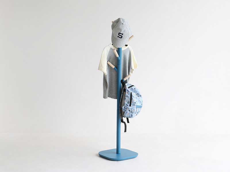 くすみトーンがかわいいキッズサイズのポールハンガー