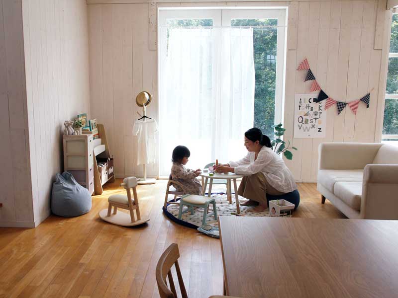 くすみトーンがかわいいキッズサイズのポールハンガー