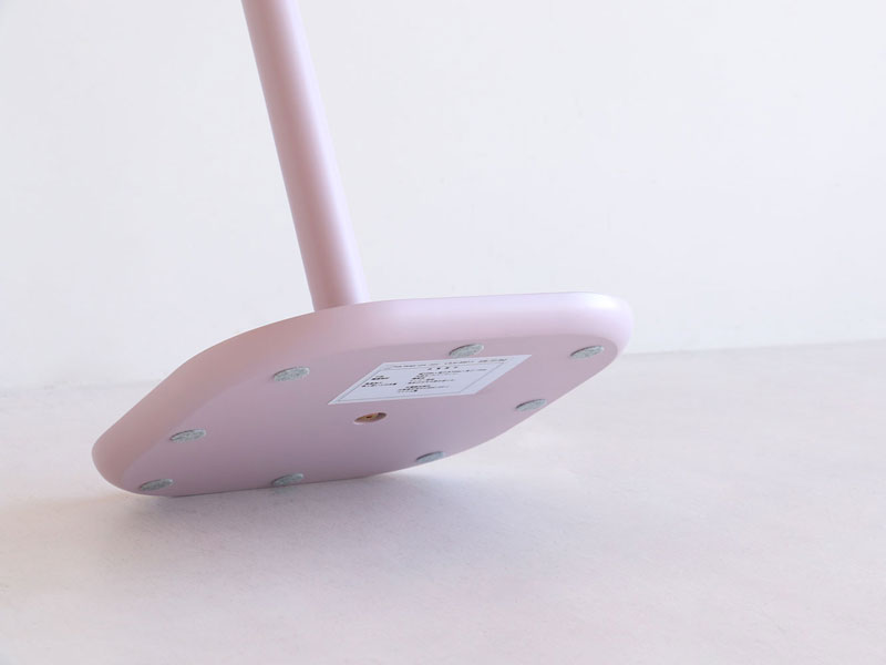 くすみトーンがかわいいキッズサイズのポールハンガー