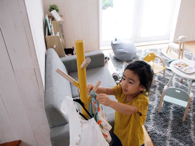 くすみトーンがかわいいキッズサイズのポールハンガー