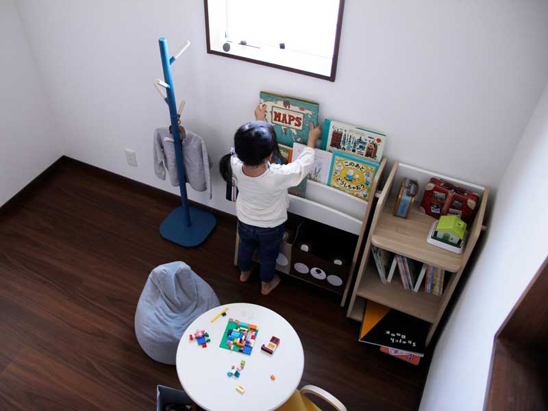 くすみトーンがかわいいキッズサイズのポールハンガー