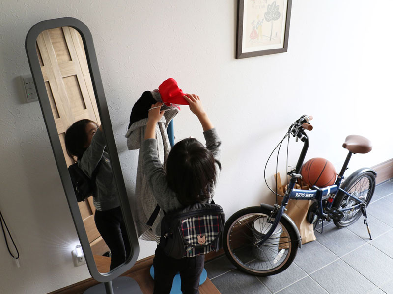 くすみトーンがかわいいキッズサイズのポールハンガー