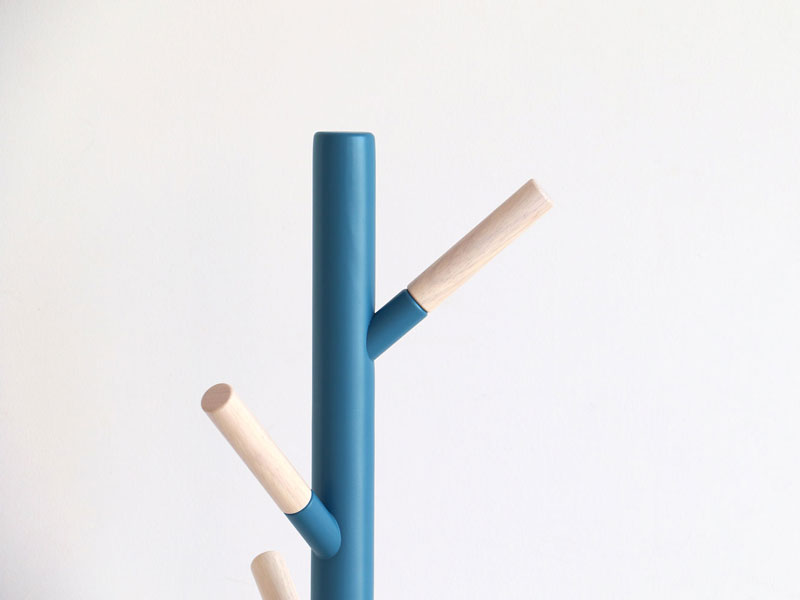 くすみトーンがかわいいキッズサイズのポールハンガー