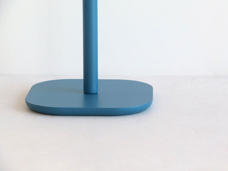 くすみトーンがかわいいキッズサイズのポールハンガー