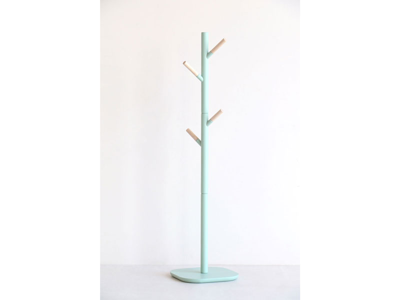 くすみトーンがかわいいキッズサイズのポールハンガー