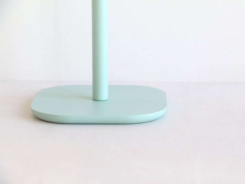 くすみトーンがかわいいキッズサイズのポールハンガー