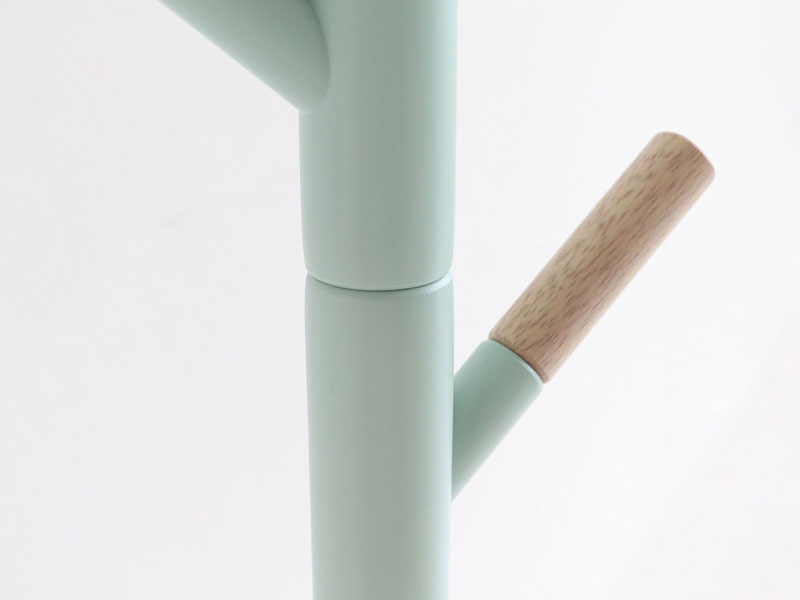 くすみトーンがかわいいキッズサイズのポールハンガー