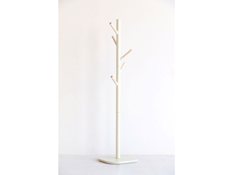 くすみトーンがかわいいキッズサイズのポールハンガー