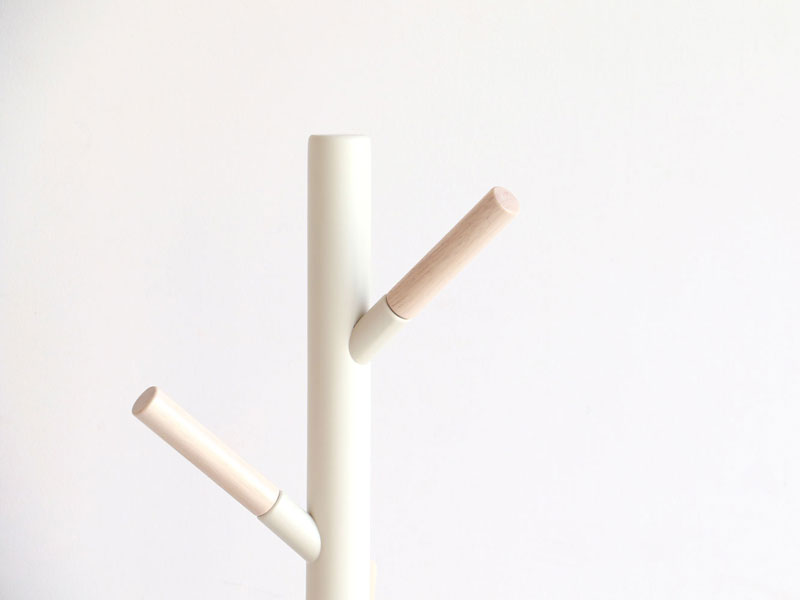 くすみトーンがかわいいキッズサイズのポールハンガー