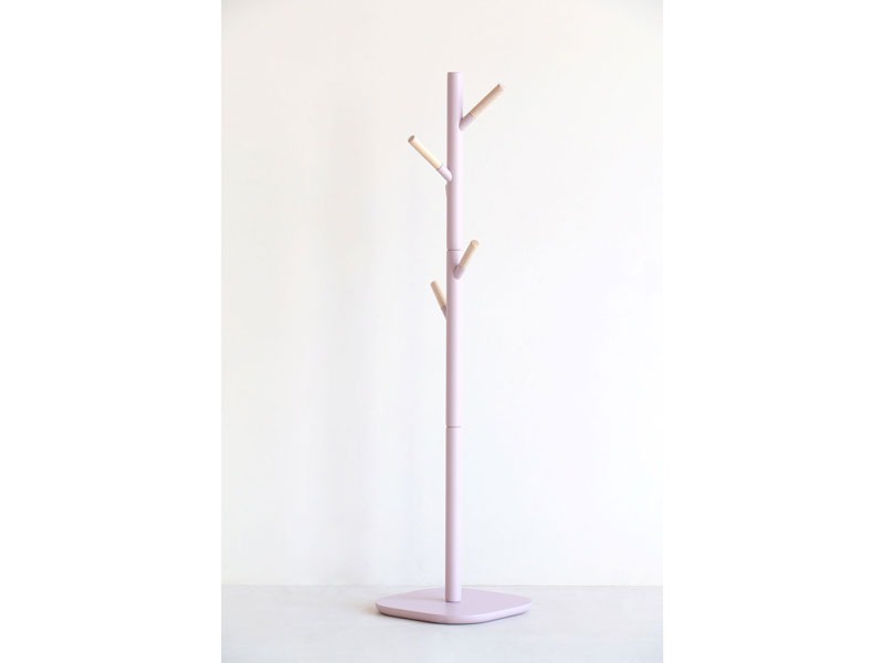 くすみトーンがかわいいキッズサイズのポールハンガー