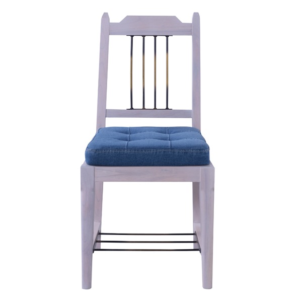 デニムクッションのダイニングチェア 天然木のレトロな家具