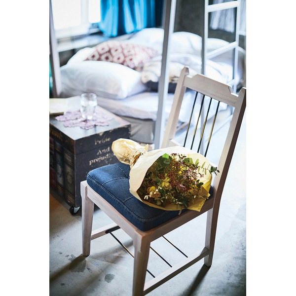 デニムクッションのダイニングチェア 天然木のレトロな家具