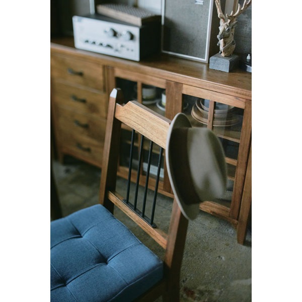 デニムクッションのダイニングチェア 天然木のレトロな家具