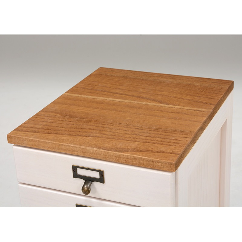 書類整理に最適な白のキャビネット