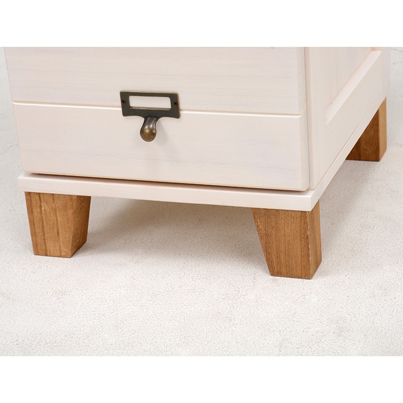 書類整理に最適な白のキャビネット